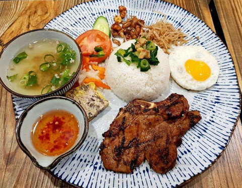 Chopsticks Vietnamese Restaurant - Holiday Sunshine Coast 0