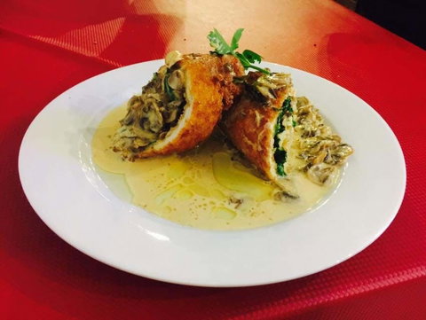 Il Cugino Pizzeria - Holiday Sunshine Coast 0