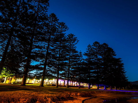 Lagoon Restaurant - Holiday Sunshine Coast 0