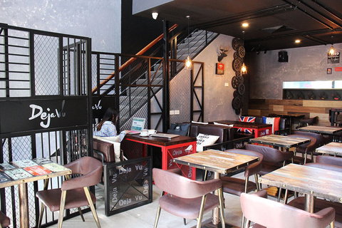 Deja Vu - Sunshine Coast Tourism 0