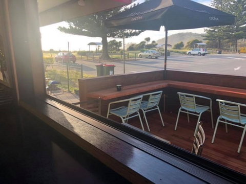 Surf Beach Cafe - Holiday Sunshine Coast 2