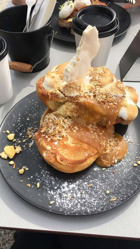 Syd & Phyllis - Holiday Sunshine Coast 0