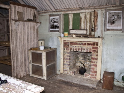 Hartzview Vineyard Heritage Pickers Hut Village - Sunshine Coast Tourism 1