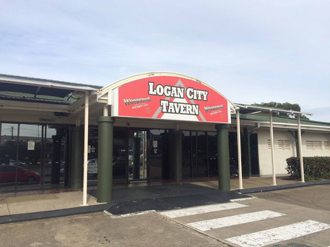 Logan City Tavern - Holiday Sunshine Coast 0