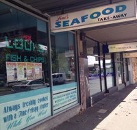 Loui's Seafood - Holiday Sunshine Coast