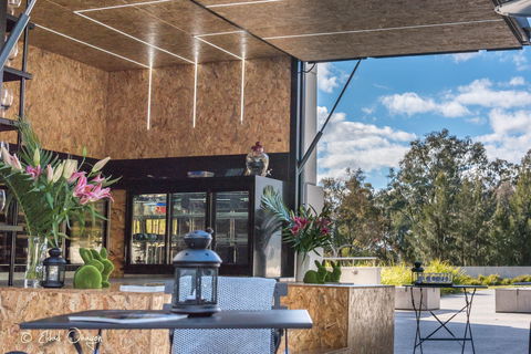 The Pop Inn By Wine Bar Co. - Sunshine Coast Tourism 1