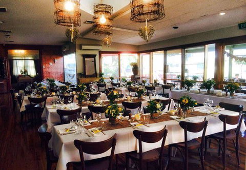 The Crossing Cafe & Restaurant - Sunshine Coast Tourism 7