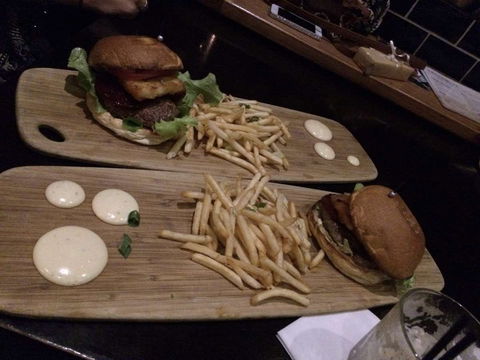 Elaine's Gourmet Pies - Holiday Sunshine Coast 0