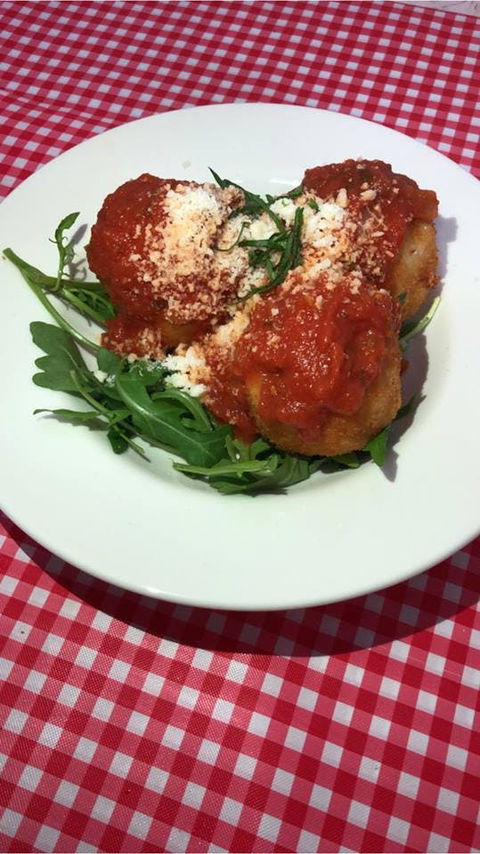 El Forno Pizzeria - Holiday Sunshine Coast 0