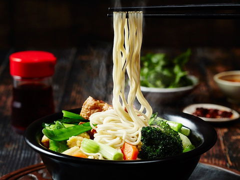 Lucky Cheng's - Sunshine Coast Tourism 0