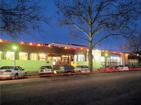 Narrandera Ex-Servicemen's Club - Sunshine Coast Tourism 0