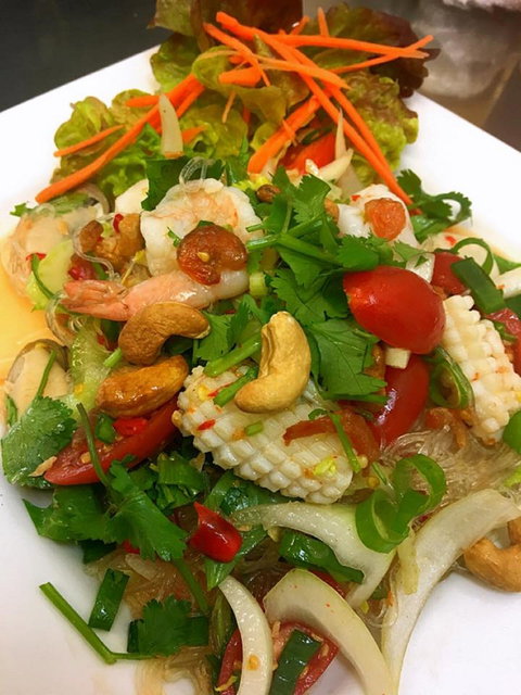S & T Thai Gourmet Cafe - Holiday Sunshine Coast 0
