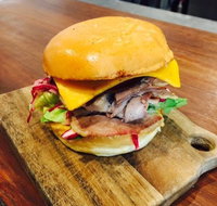 The Cricketers Arms Hotel - Holiday Sunshine Coast