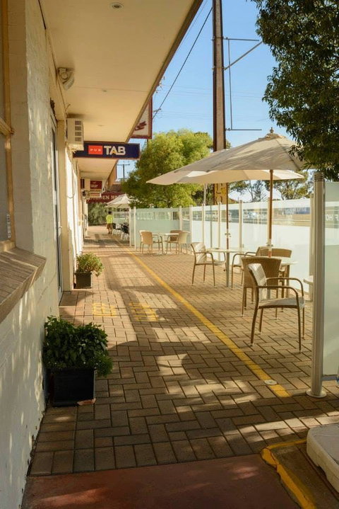 V Hotel - Sunshine Coast Tourism 0