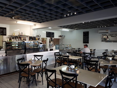 E'Claire's Coffee Shop - Holiday Sunshine Coast 1