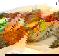 Mu'ooz - Holiday Sunshine Coast