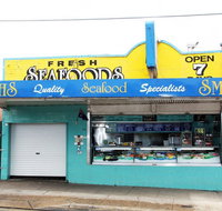 Smith's Seafood - Holiday Sunshine Coast