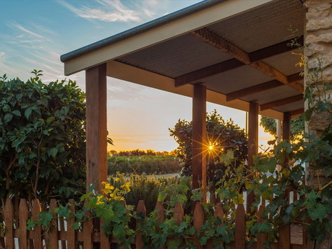 Café In The Vines - Holiday Sunshine Coast 0