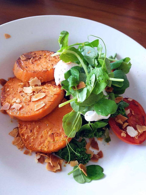 Lemon & Thyme - Holiday Sunshine Coast 0