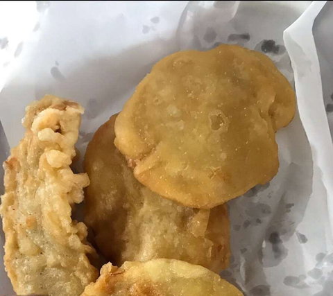 Captain Roxburg Fish & Chips - Sunshine Coast Tourism 0