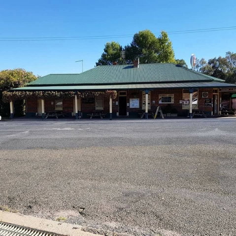 Wombat Hotel - Sunshine Coast Tourism 1