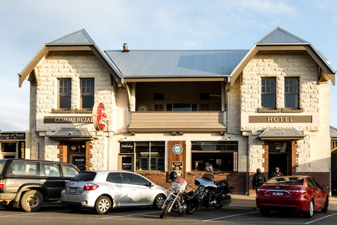 Yarragon Hotel - Holiday Sunshine Coast 0