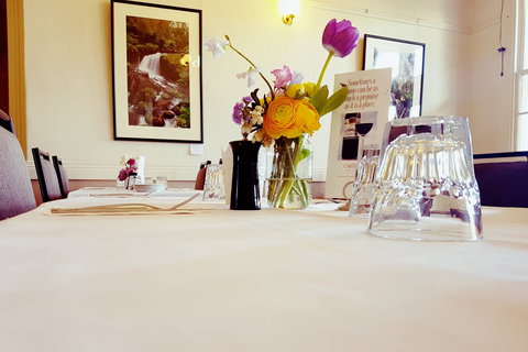 Yarragon Hotel - Holiday Sunshine Coast 2