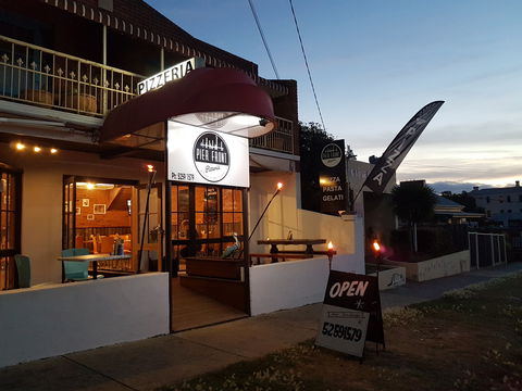 Pier Front Pizzeria - Sunshine Coast Tourism 0