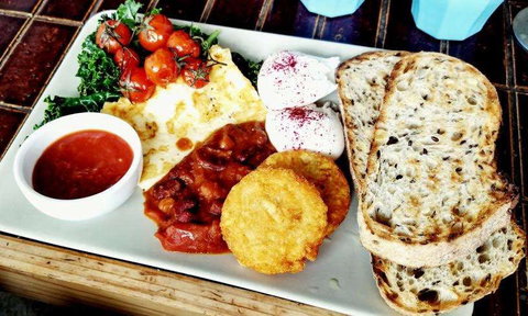 The Glass Onion Society - Holiday Sunshine Coast 0