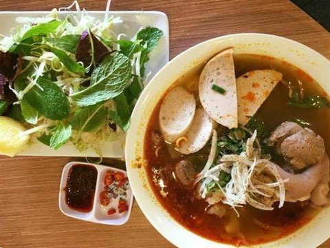 Trang Tien - Sunshine Coast Tourism 0