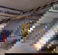 Castello's Foresters Arms Hotel - Holiday Sunshine Coast