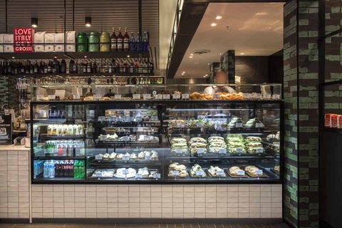 Mr Collins - Sunshine Coast Tourism 0