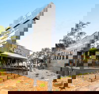 The Daring Squire - Holiday Sunshine Coast