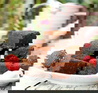 Dello Mano - Holiday Sunshine Coast