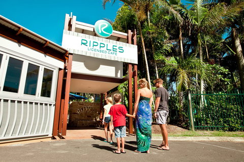 Ripples Licensed Cafe - Sunshine Coast Tourism 1
