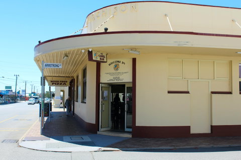 The Camel Bar - Holiday Sunshine Coast 0