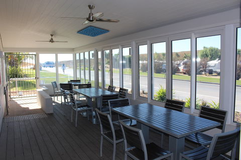 Bill's Bar - Ningaloo Coral Bay - Holiday Sunshine Coast 1