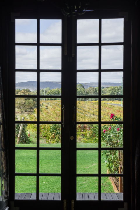 Black Swan Winery And Restaurant - Sunshine Coast Tourism 1
