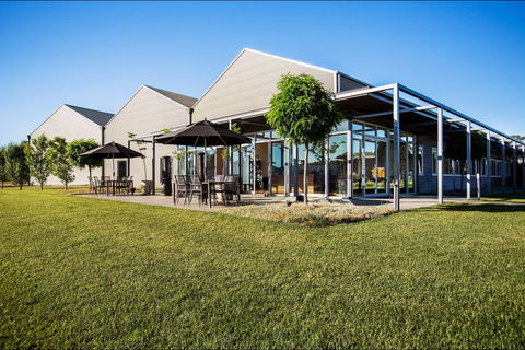 Bunnamagoo Wines - Holiday Sunshine Coast 0