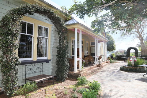 The Old Bank Gladstone - Sunshine Coast Tourism 1
