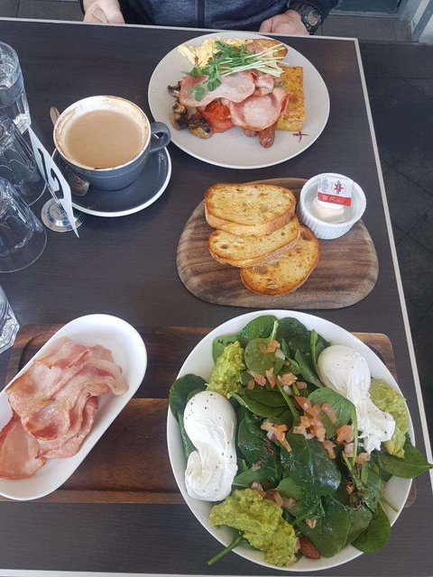 Un Caffé - Holiday Sunshine Coast 0