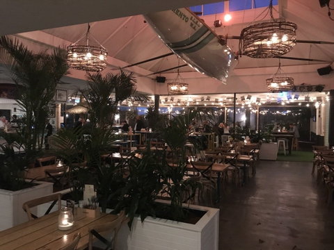 Northshore Tavern - Holiday Sunshine Coast 0