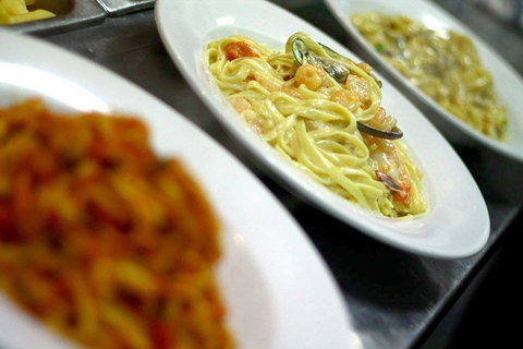 Original Joe's - Holiday Sunshine Coast 0