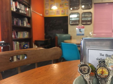 Round Table Coffee - Holiday Sunshine Coast 0