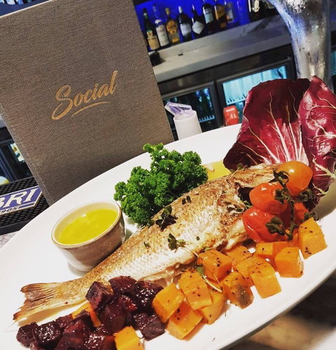 Social Dining - Holiday Sunshine Coast 0