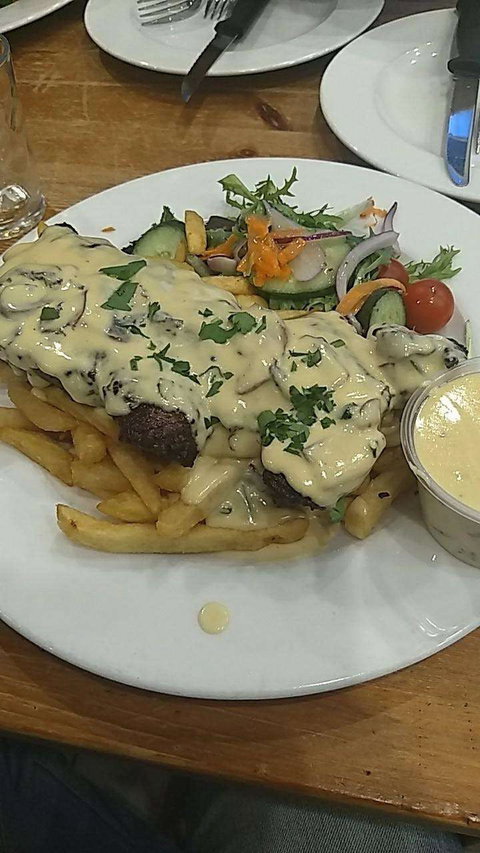 HIYC Cafe & Restaurant - Sunshine Coast Tourism 0