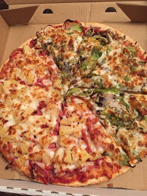 Johnny Boys Pizza - Mentone - Sunshine Coast Tourism 0