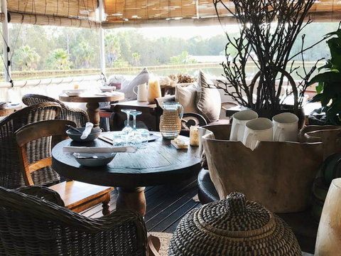 Leaves And Fishes - Holiday Sunshine Coast 0