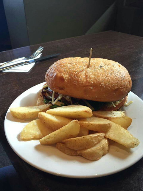 The Apple Tree Inn - Holiday Sunshine Coast 3