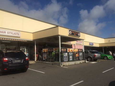 Cheeky Sparrow - Holiday Sunshine Coast 0